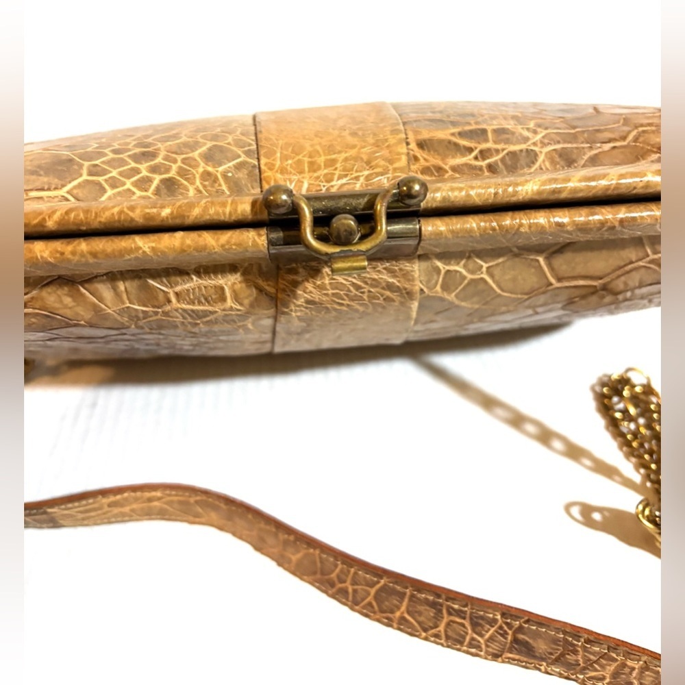 Elegant vintage handmade reptile Tan Crocodile crossbody Bag - Picture 4 of 9